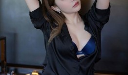 吃瓜女网红图片背景,揭秘网红吃瓜背后的故事